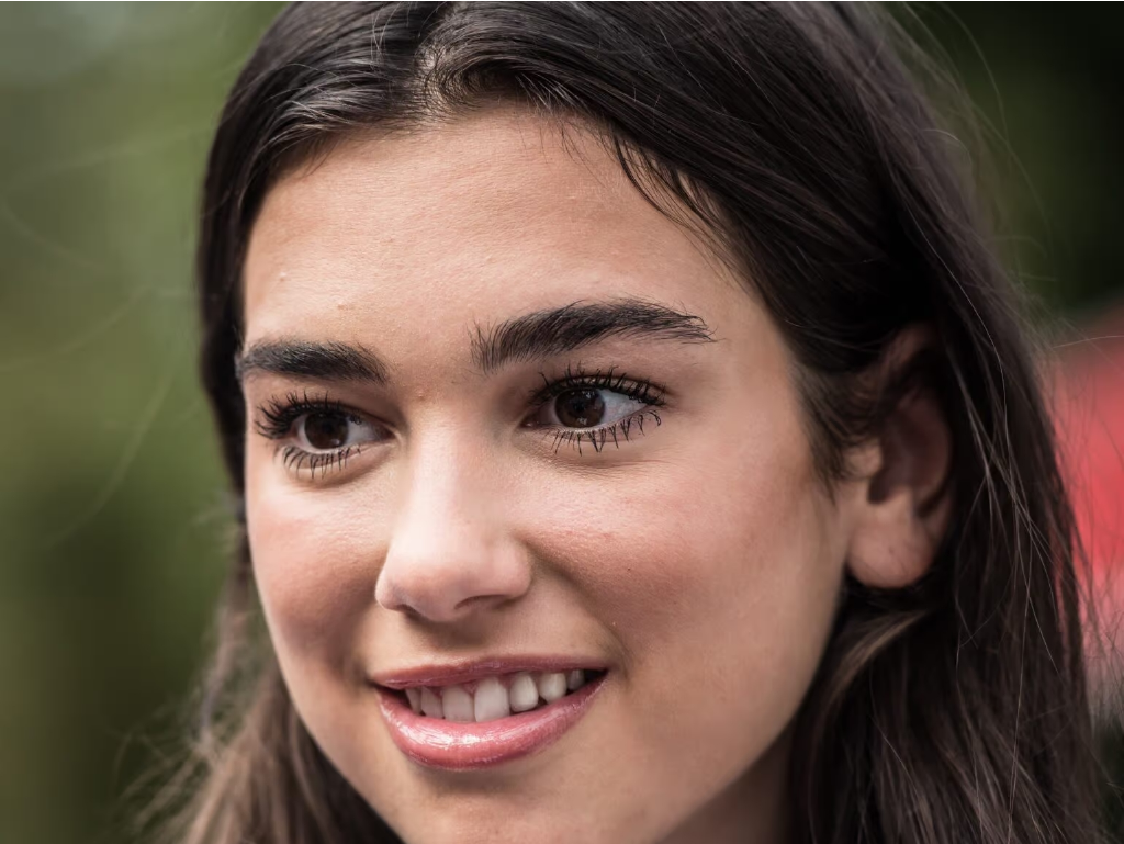 Welke beroemdheden hebben een tandheelkundige fineer?