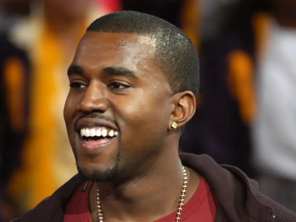 Kanye Wests titanium prothesetanden